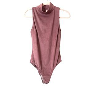UNDRESS CODE Faux Suede Mockneck Bodysuit Mauve‎ Medium